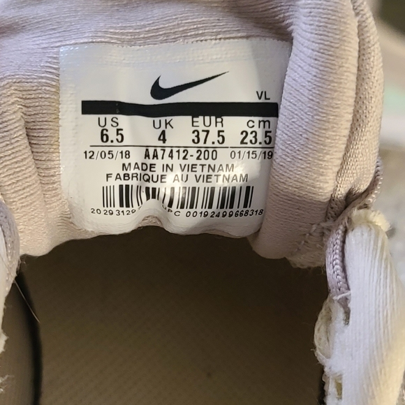 Nike running shoe gray and mint green in color - Picture 7 of 11